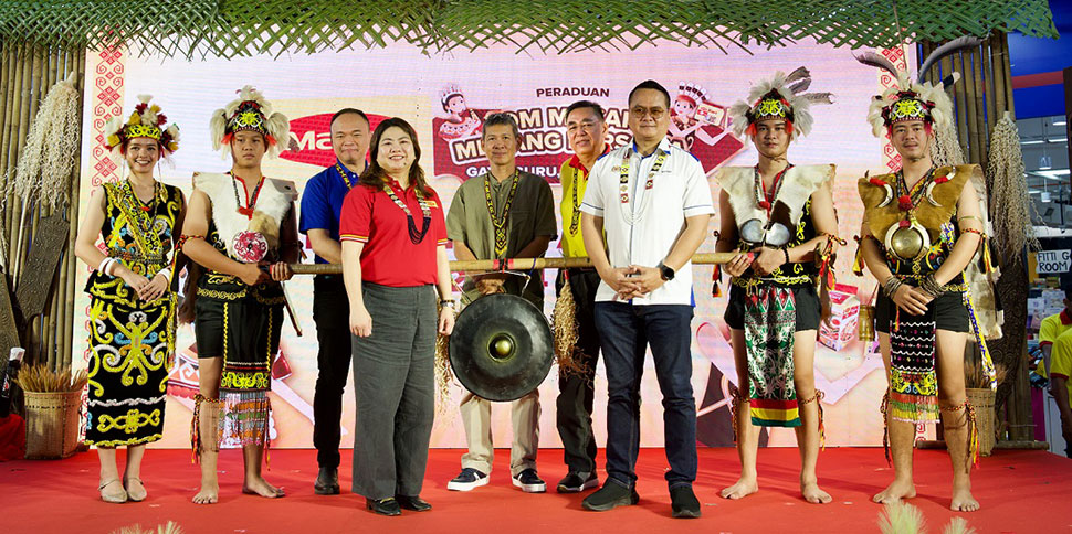 officiating the MAGGI® ‘Jom Masak & Menang Bersama’ finale