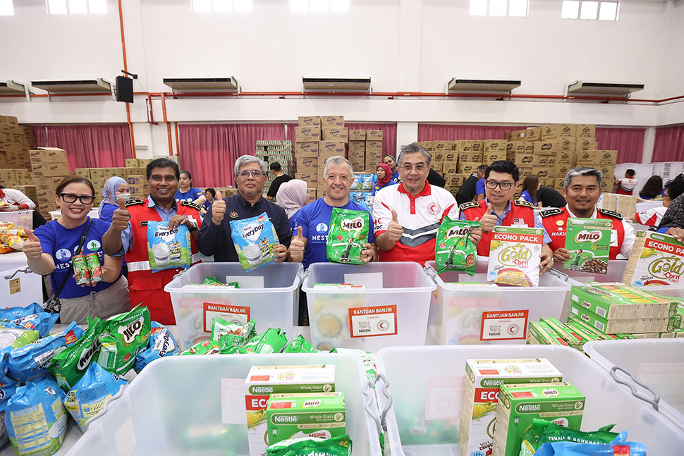 packing of food aid boxes