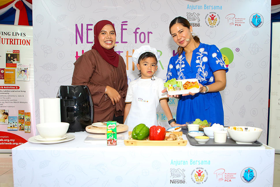 Local influencer Noor Nabila (first from right) and her son Jebat Jayden (centre) join Nutritionist Afiqah Kahar