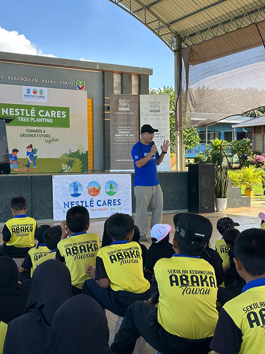 Students of SK Abaka taking part in the RELeaf Educational Programme