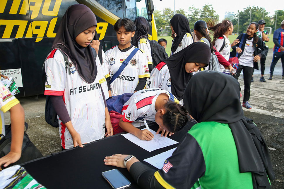 The inaugural batch of winners in the girls’ category.