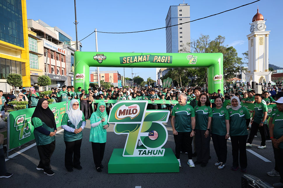 unveiling the 75th Anniversary masthead at the MILO® Malaysia Breakfast Day 2025