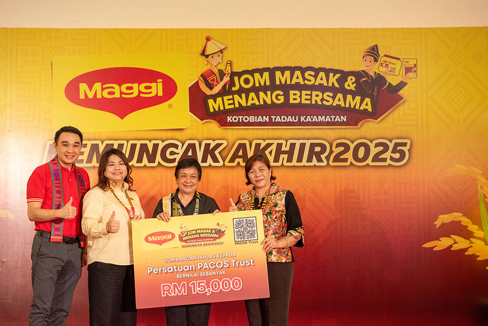MAGGI, Malaysia and Singapore presenting cheque of RM15,000 donation to Madam Annie Lasimbang