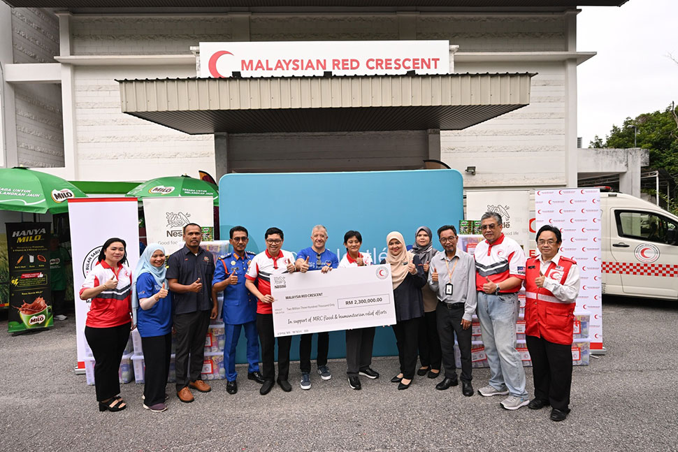 At the handover of the contribution from Nestlé Malaysia to MRC