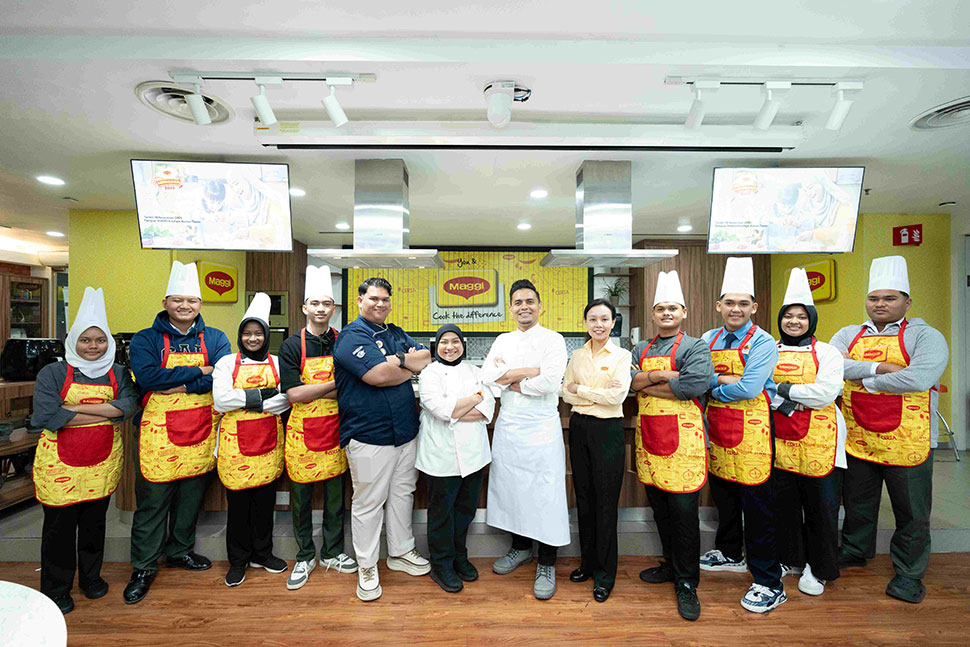 MSSCC 2025 winners together with professional chefs and a Nestlé nutritionist at the MSSCC Cooking Workshop