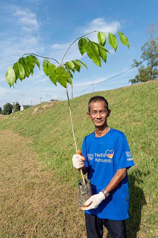 Dedicated seedling cultivator En. Hasidin Bin Ahmit