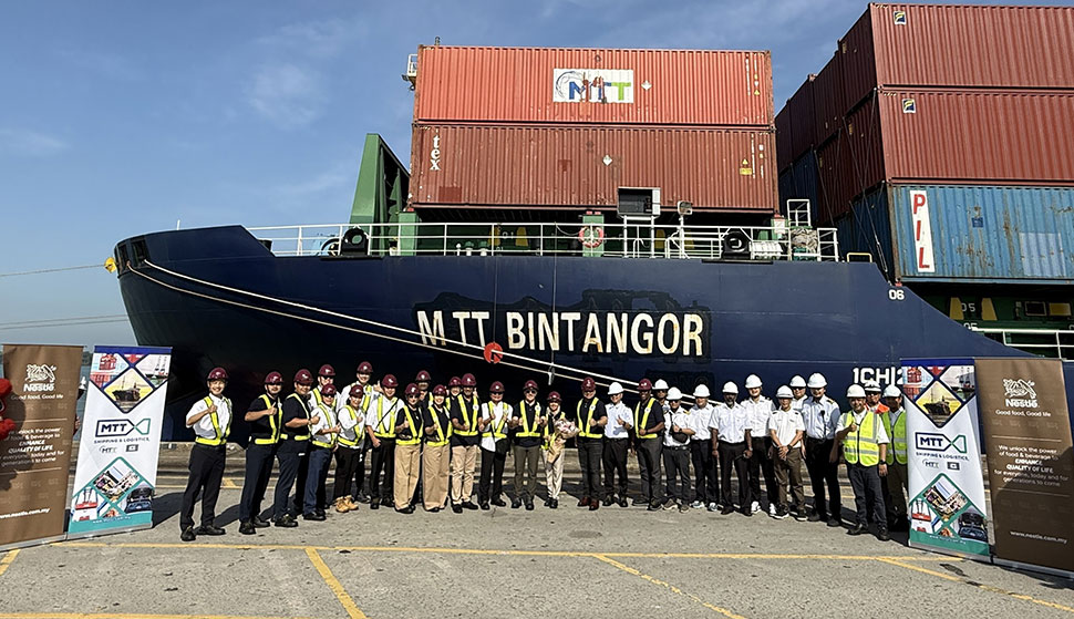 Representatives from Nestlé Malaysia and MTT Shipping.