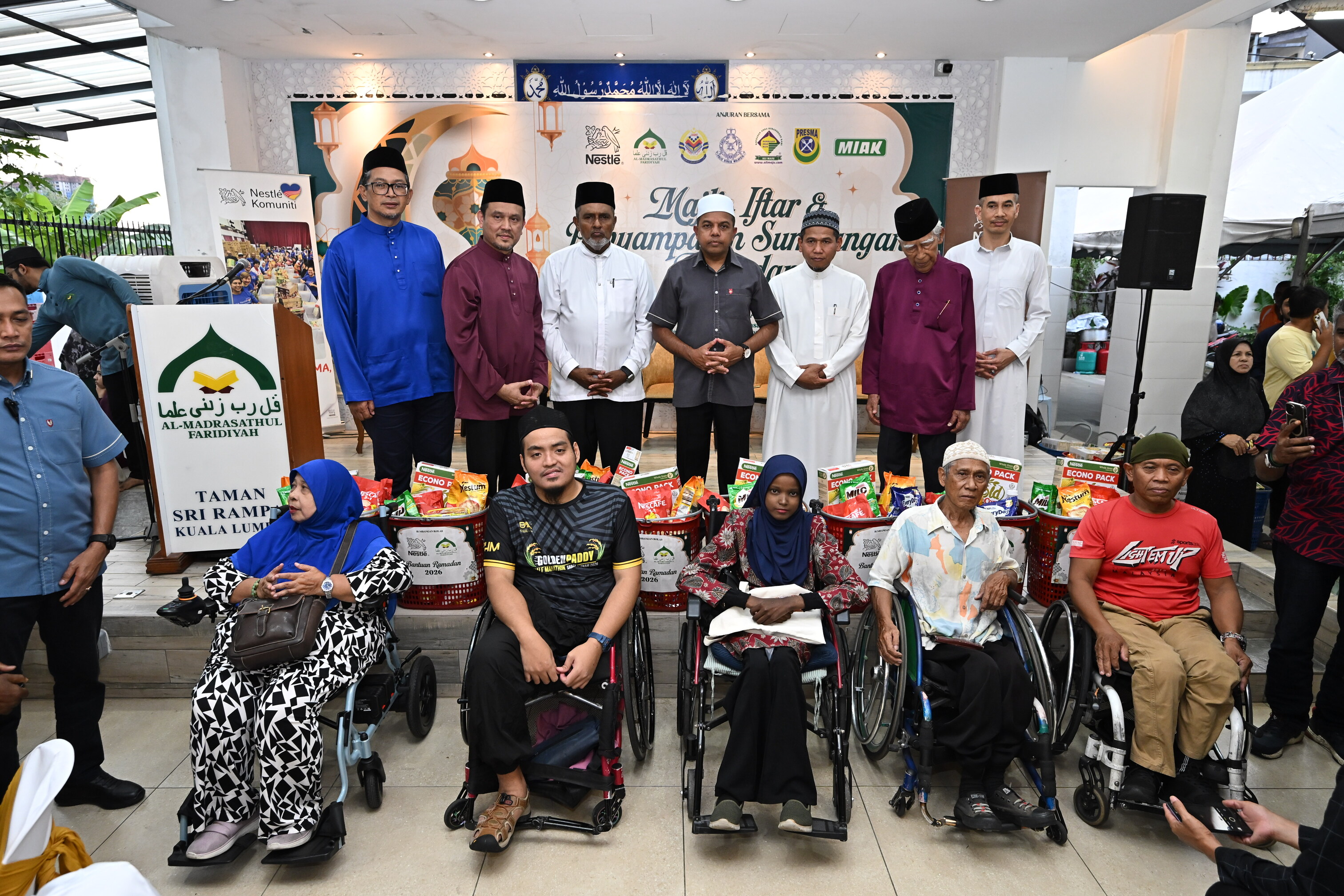 Back row, from left] Ydh. DCP Dato’ Mohd Azani bin Omar, Timbalan Ketua Polis Kuala Lumpur