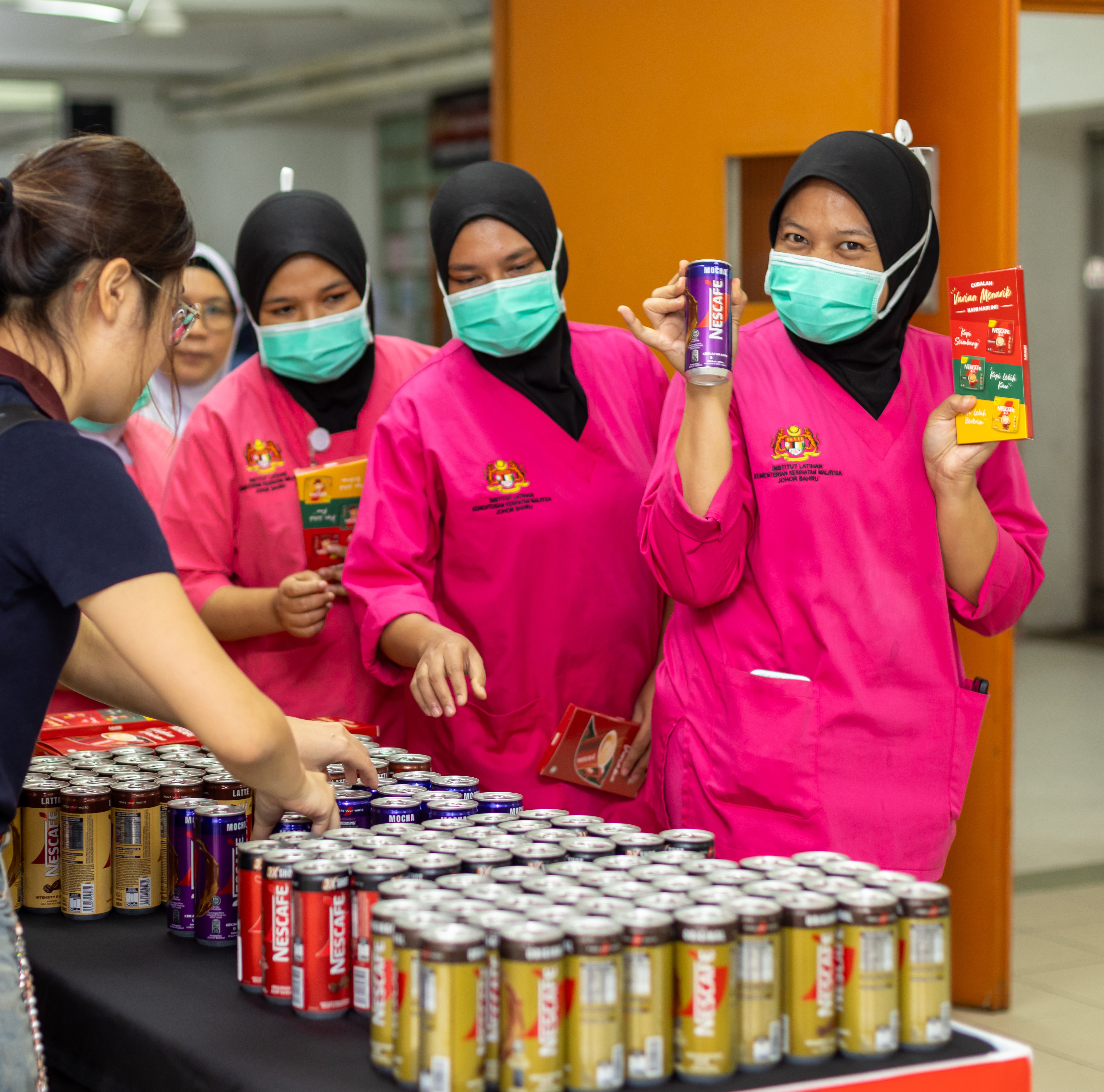 NESCAFÉ is standing alongside frontliners at the Hospital Sultanah Aminah in Johor Bahru, paying tribute to their resilience,