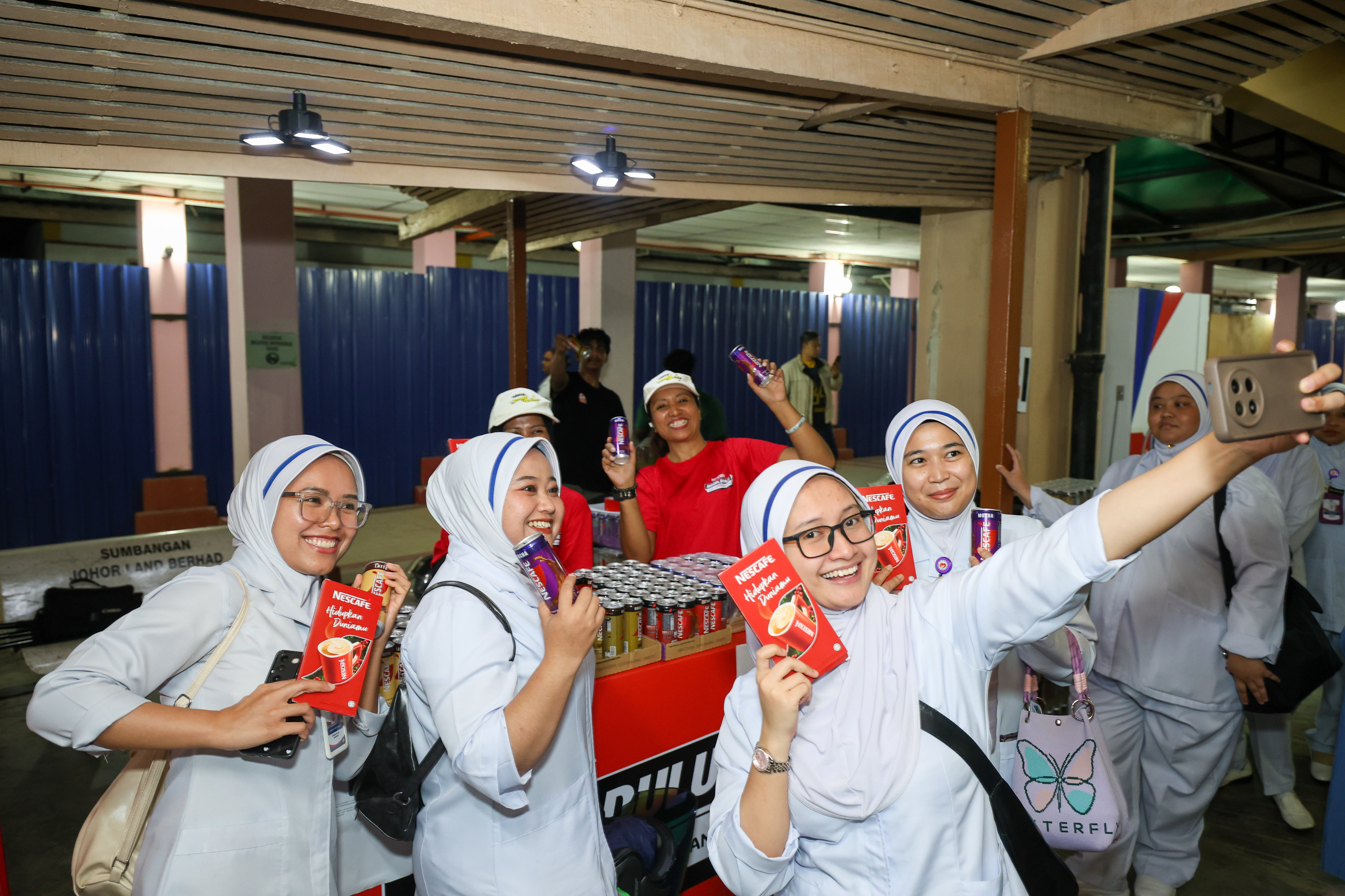 “NESCAFÉ Dulu & Kekal Bersemangat Bersama” recharge booth at Hospital Sultanah Aminah Johor Bahru.