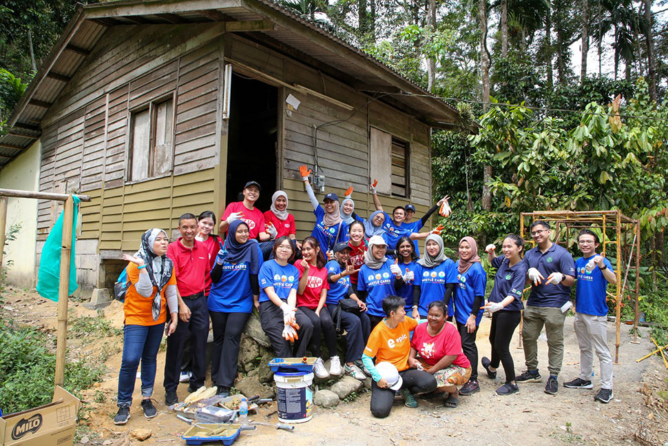 Nestlé KitKat® and Nestlé Cares volunteers partnered up with EPIC Homes