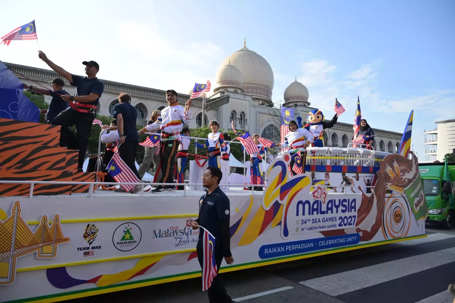 specially-curated float featuring Malaysia’s sporting heroes and Commonwealth Games medalists